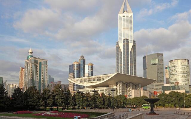 Super 8 Shanghai Nanjing Lu Walking Street First One