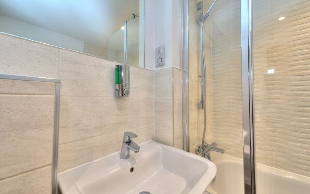 Executive Oakgrove Apartment