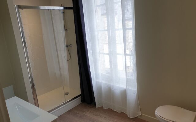 Au Loup Historic Apartments