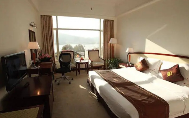 Kunming Lake View Hotel