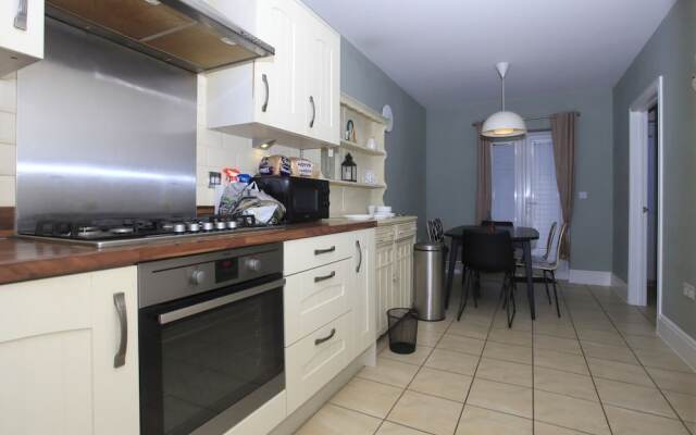 Beautiful 5 Bed Detached House - Sleeps 9