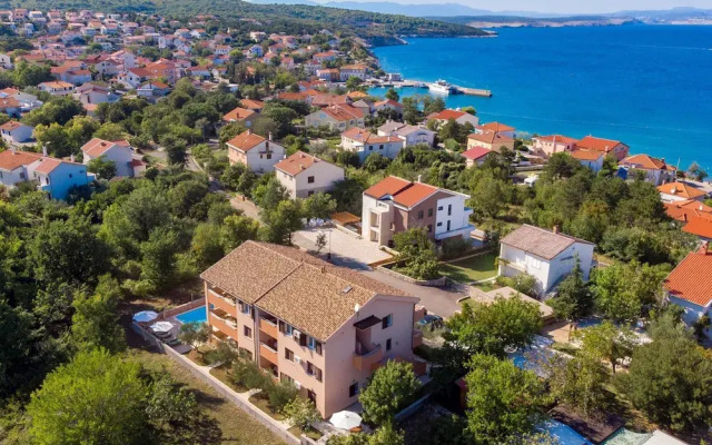 Tea ilo in ilo With 2 Bedrooms and 1 5 Bathrooms