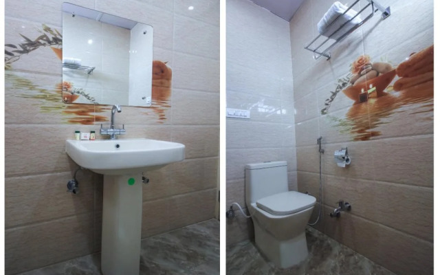 Hotel Sky Blue By OYO Rooms