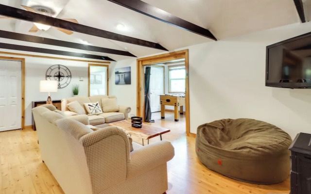 Walk to Beaches: Tree-lined Pocono Lake Retreat!