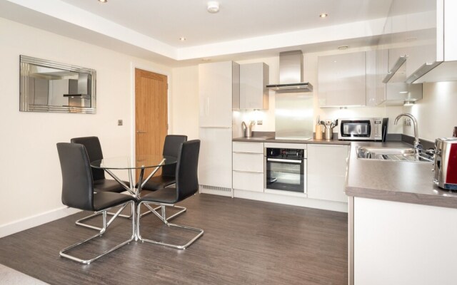 Luxury, Modern Apartment in York, Sleeps 4