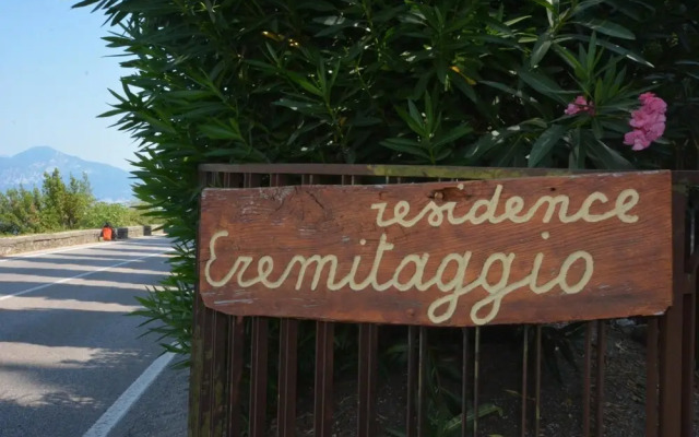 Leonardo Walsh Apartment