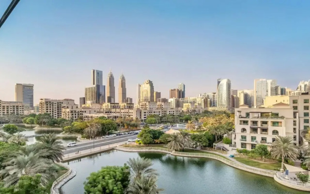 Canal View Studio Near Marina Palm Jumeirah