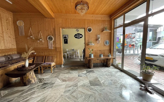 Singh Saab Rooms & Cafe