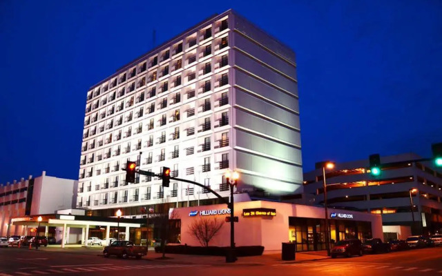 Pullman Plaza Hotel
