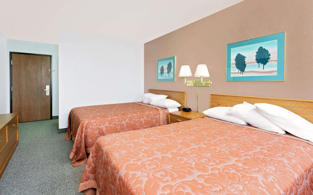 LakeWood Inn & Suites