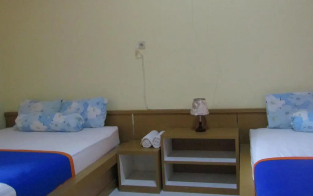 Hotel Family Syariah 1 by ZUZU