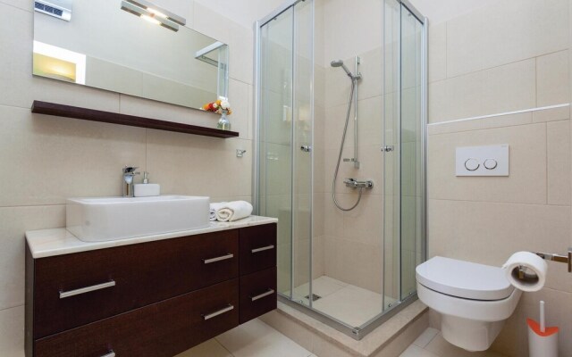 Stunning Home in Zaton Mali With Wifi and 4 Bedrooms