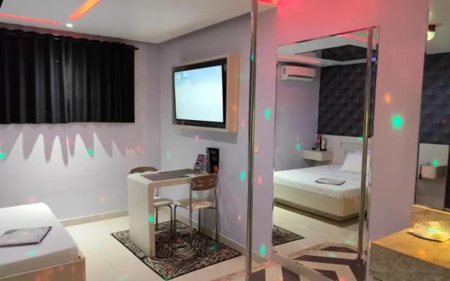 Motel Zurich (Adult Only)