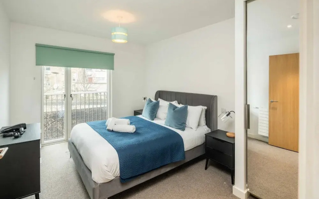 Modern 2 Bed Flat Near O2 & Canary Wharf