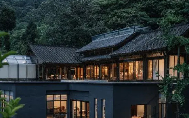 Dujiangyan Shili Mountain Jing Private Tang Hot Spring Resort Hotel (Qingchengshan Branch)