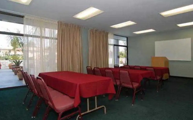 Consulate Hotel Airport/Sea World San Diego Area