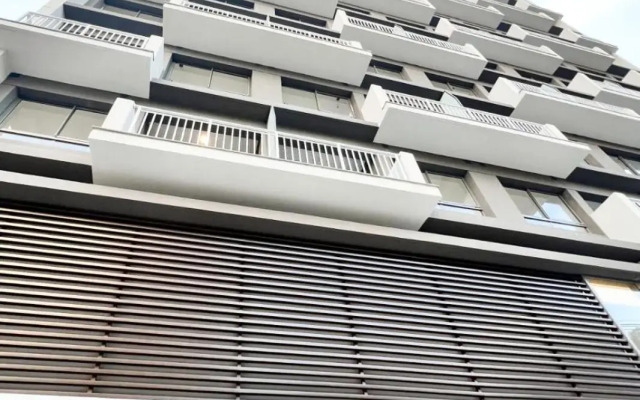 Studio novíssimo, completo e muito bem localizado