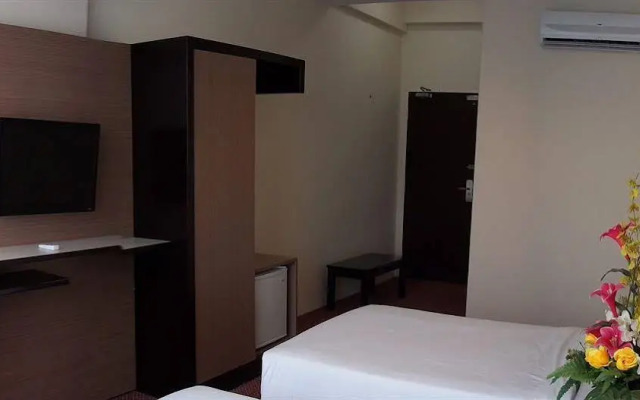 World Youth Hotel