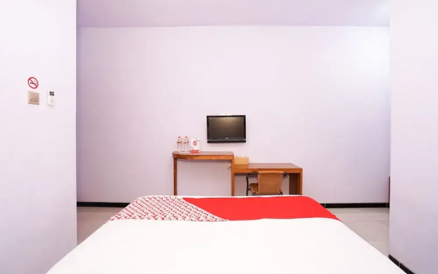 OYO 496 Eston House