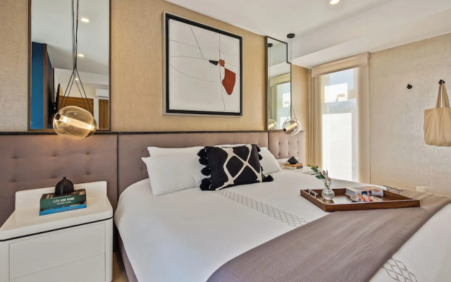 Stunning Beachfront Condo - Sea Views