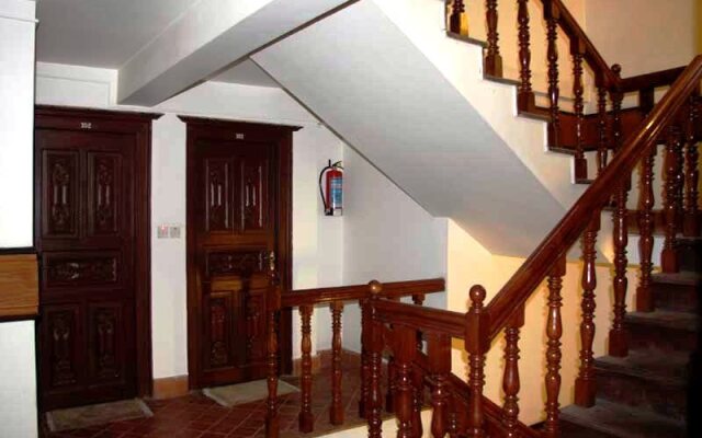 Vajra Guest House & Restaurant