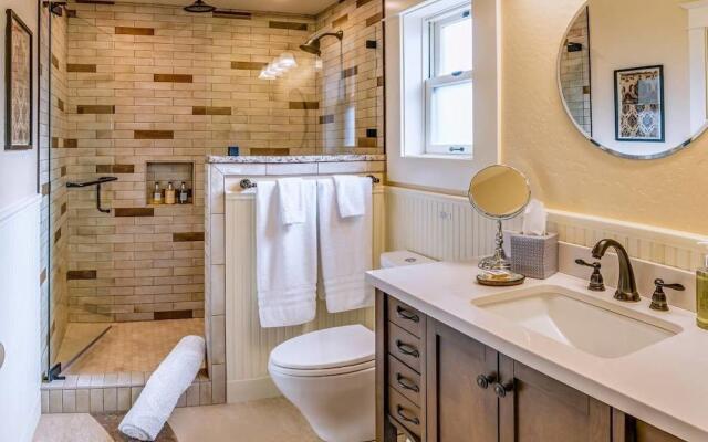 Redtail Suites~'red' Mccall Suite~tesla Station