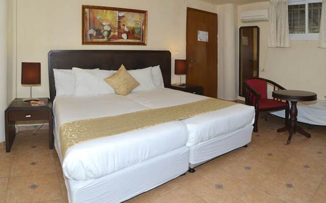 The Colony Hotel