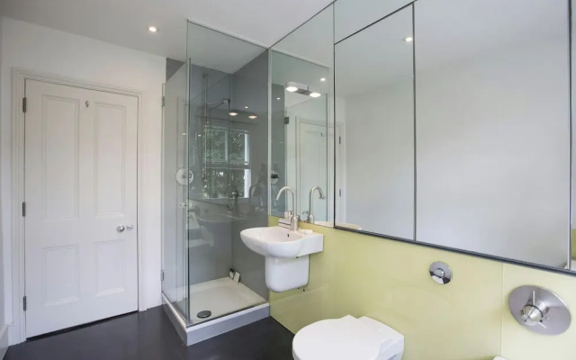 Leamington Road Villas II by Onefinestay