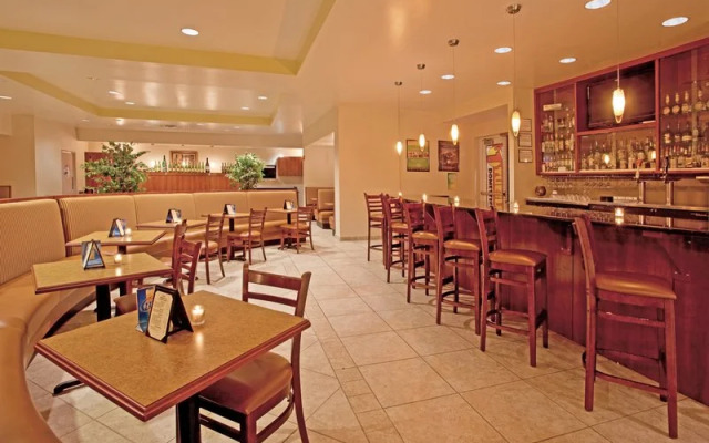 Holiday Inn Hotel And Suites Covington