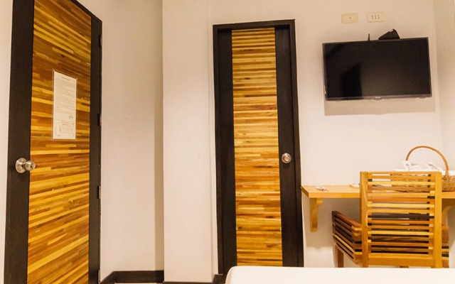 Mahogany Tourist Inn