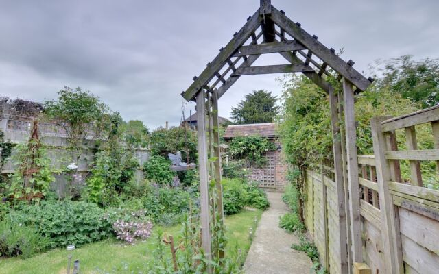 Pretty Holiday Home in Sedlescombe Kent With Garden