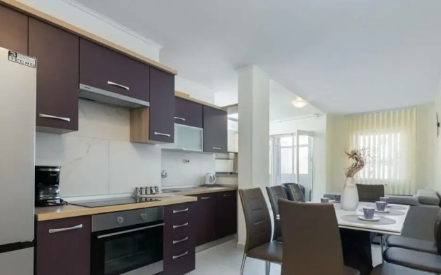 Donatella -apt 1- 10m van het Strand