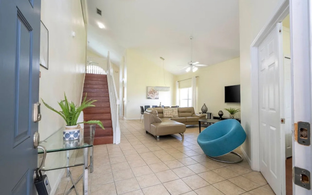 Amazing 6 Bedrooms With Pool