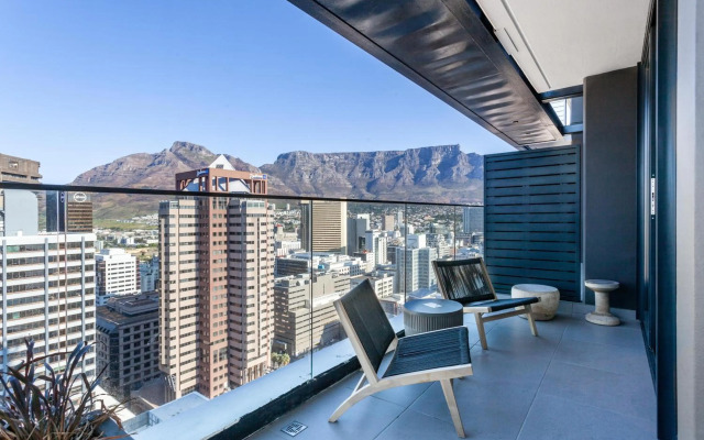 Luxuriuous 1 Bedroom in 16 on Bree