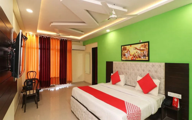 OYO 26869 Taj View Pent House