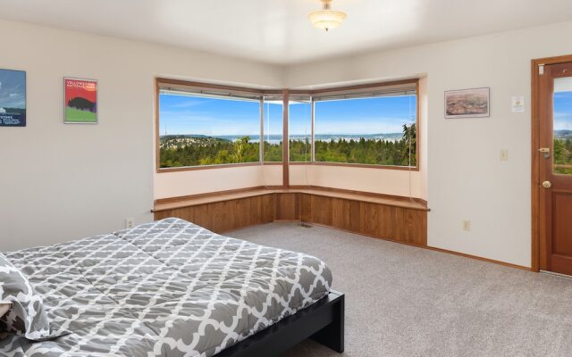 Seattle Vacation Home: The Tuscan Villa