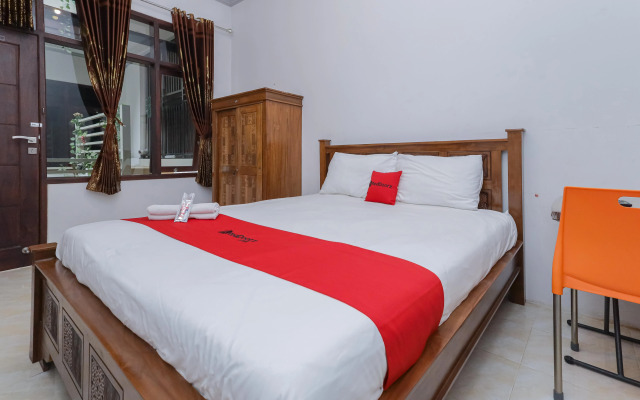 RedDoorz @ Pondok Candra