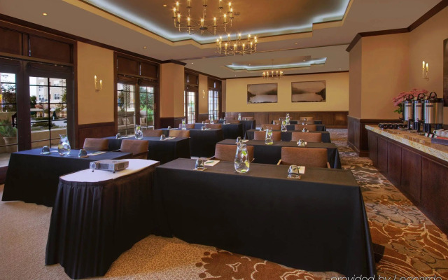 Juniper Hotel Cupertino, Curio Collection by Hilton