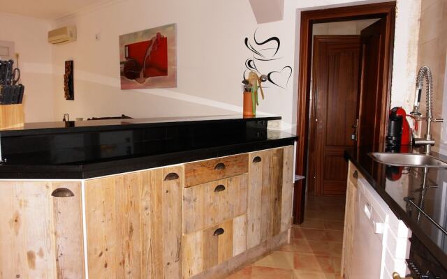 Spacious Villa in Vilacolum With Swimming Pool