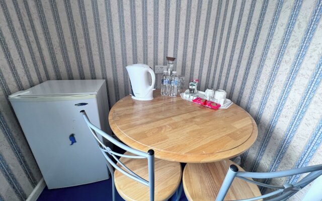 All Seasons Gatwick Guest House