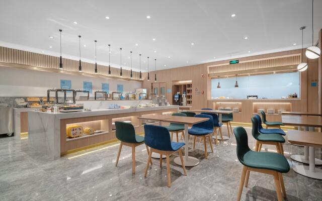 Holiday Inn Express Shanghai Jinqiao Central by IHG