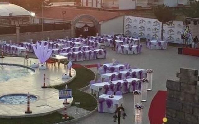 Sivaslı Yalım Garden Park Otel