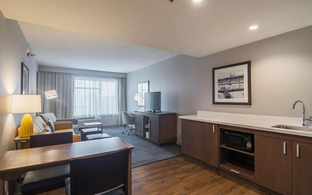 Hampton Inn Chicago North-Loyola Station