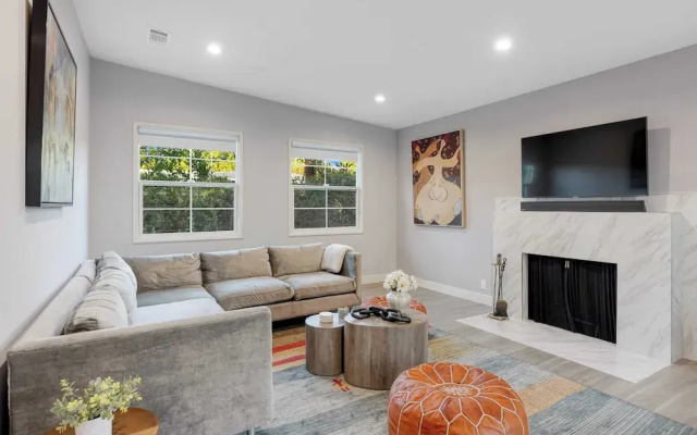Fulton I by Avantstay Modern Haven in Downtown