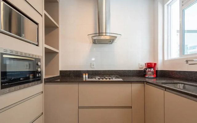 Apt w/ Gourmet Balcony 450m From Beach Reb0802