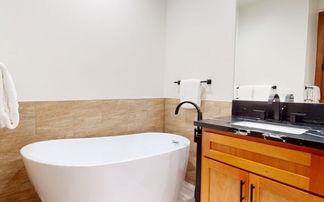 Obsidian Serenity -private Hot Tub
