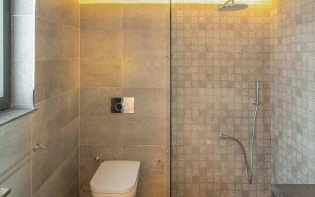 Lourina at Lake View Residence