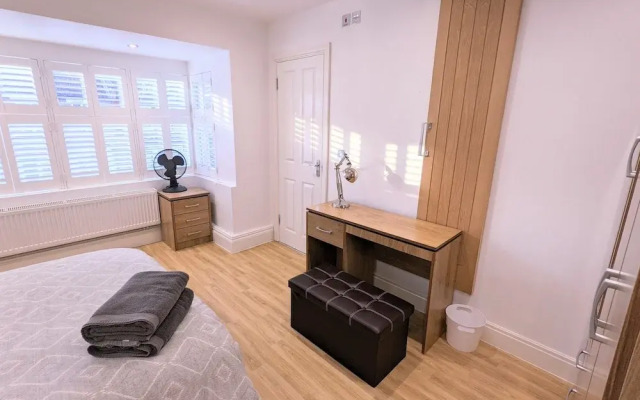 Stylish 2-bed Apartment Near Richmond Park