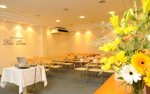 Parra Hotel & Suites