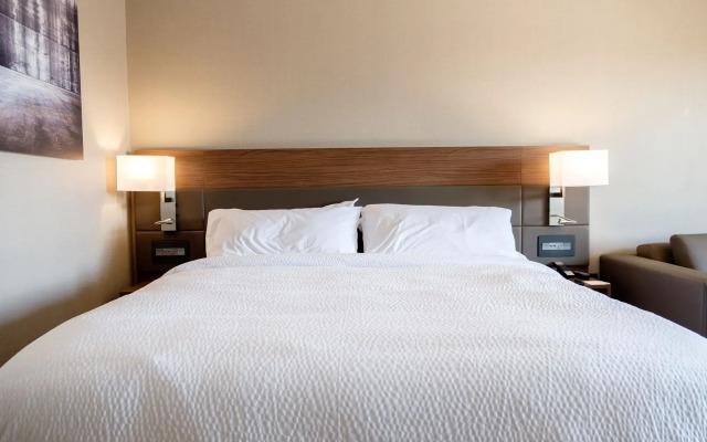 AC Hotel by Marriott Cincinnati at The Banks